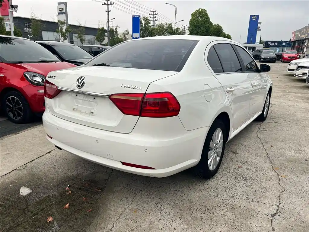 Volkswagen Lavida 2013 1.6L AT Comfort