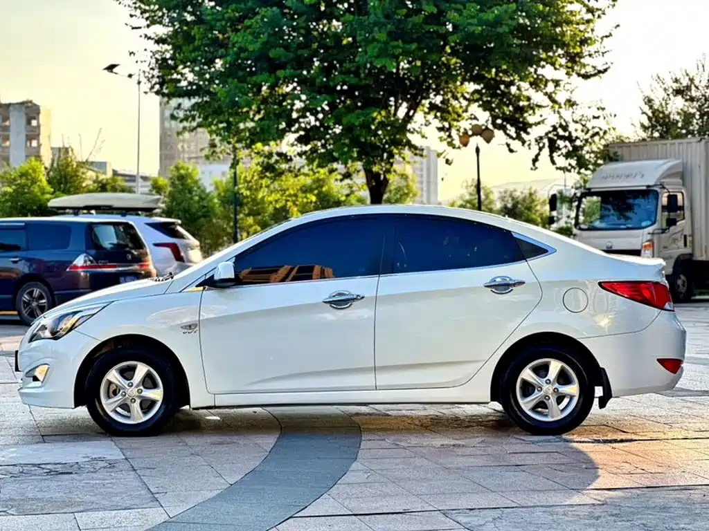 Hyundai Verna — миниатюра 4