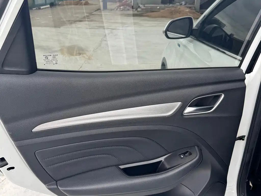 Roewe RX3 — миниатюра 7