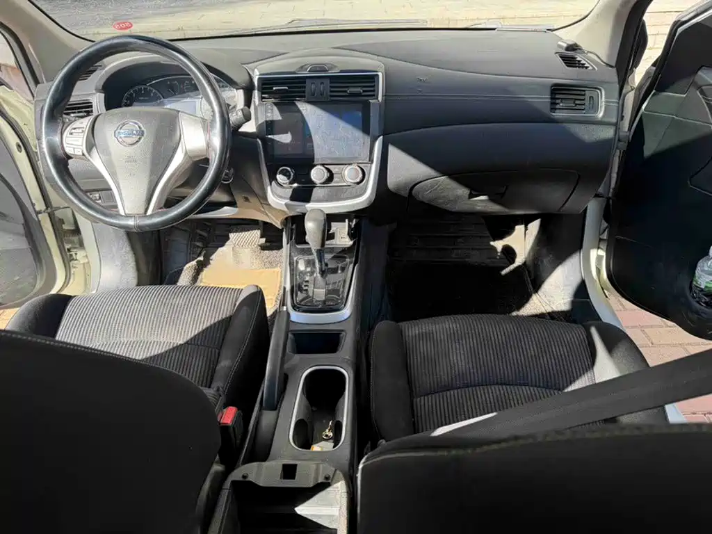 Nissan Tiida — миниатюра 10