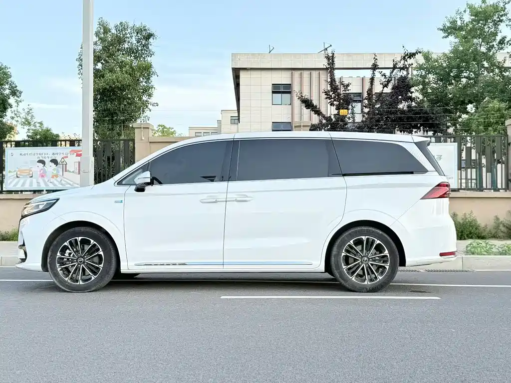 Roewe iMAX8 2022 400TGI