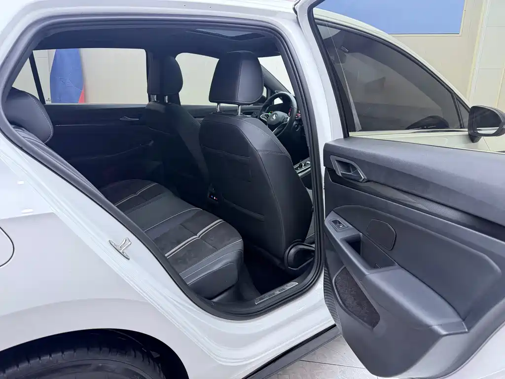 Volkswagen Golf — миниатюра 21