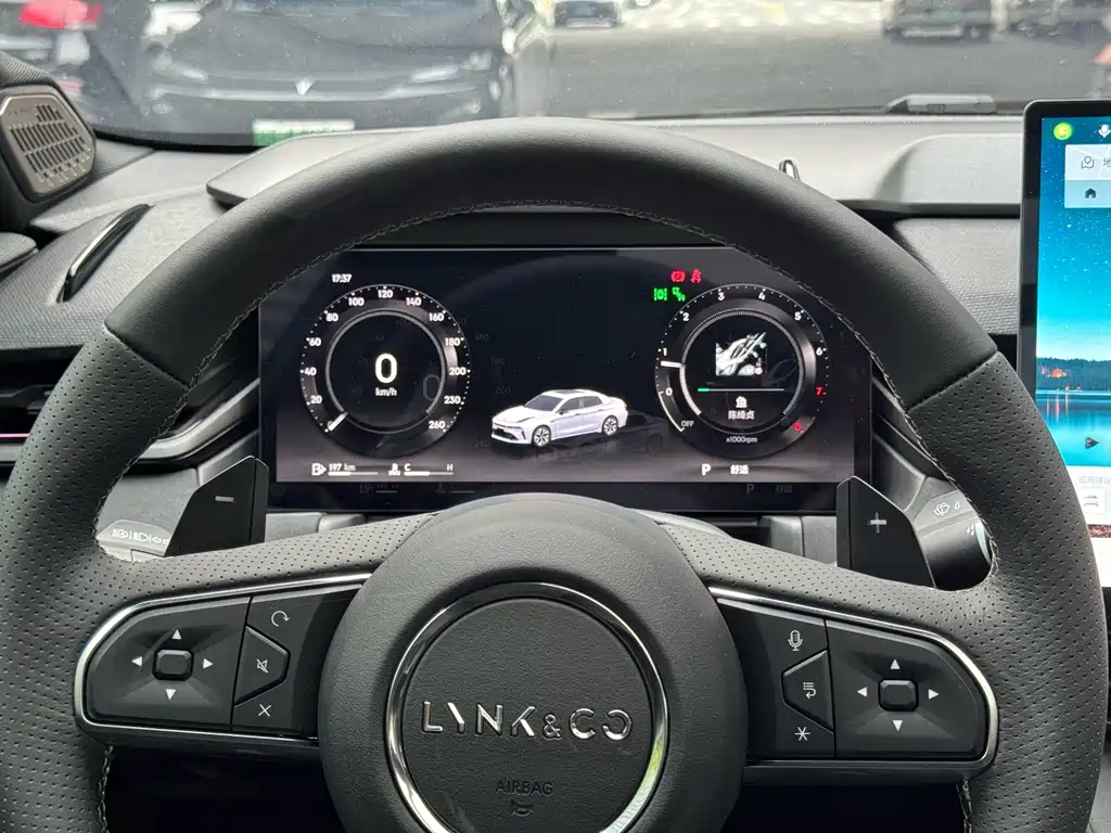 Lynk & Co 03 — миниатюра 16