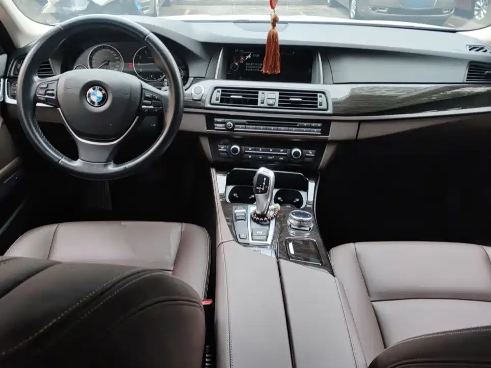 BMW 5 Series — миниатюра 5