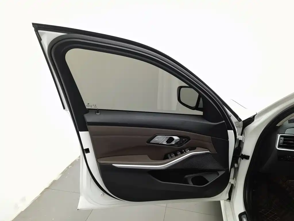 BMW 3 Series — миниатюра 8