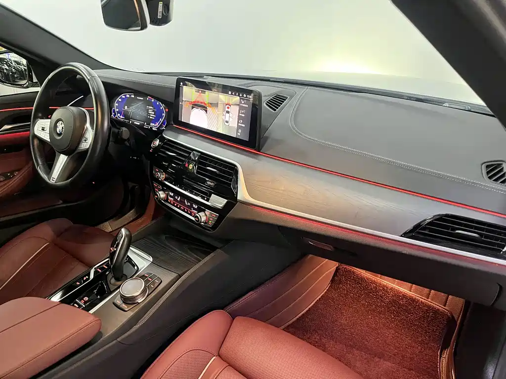 BMW 5 Series — миниатюра 11