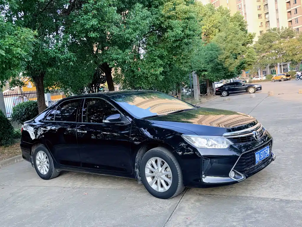 Toyota Camry — миниатюра 3