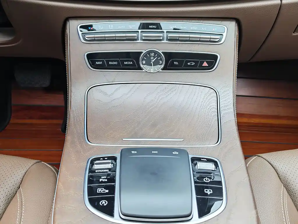 Mercedes-Benz E-Class — миниатюра 9