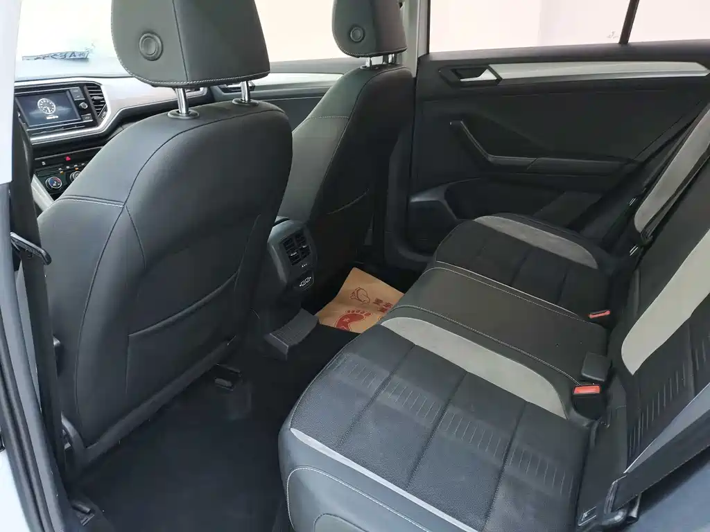 Volkswagen T-Roc — миниатюра 15