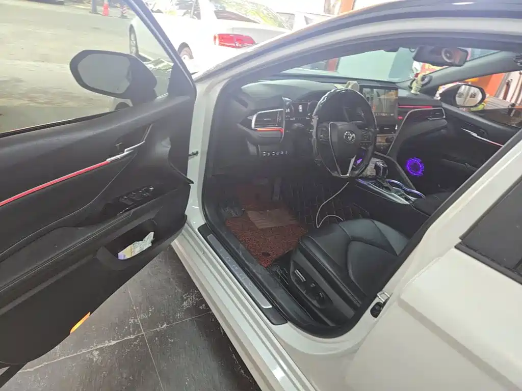 Toyota Camry — миниатюра 12