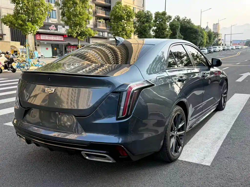 Cadillac CT4 - фото 12