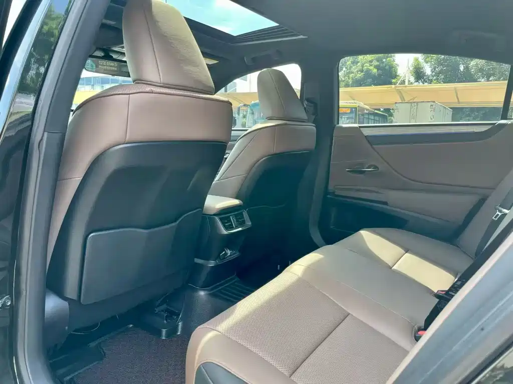 Lexus ES — миниатюра 6