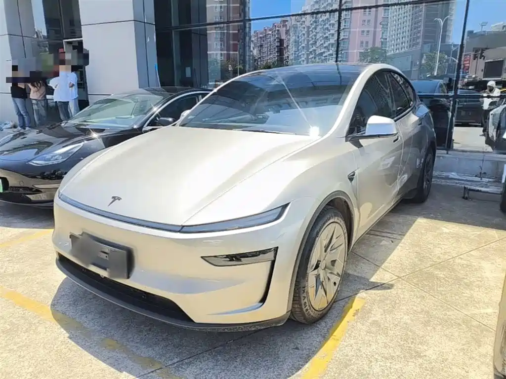 Tesla Model Y L 2026