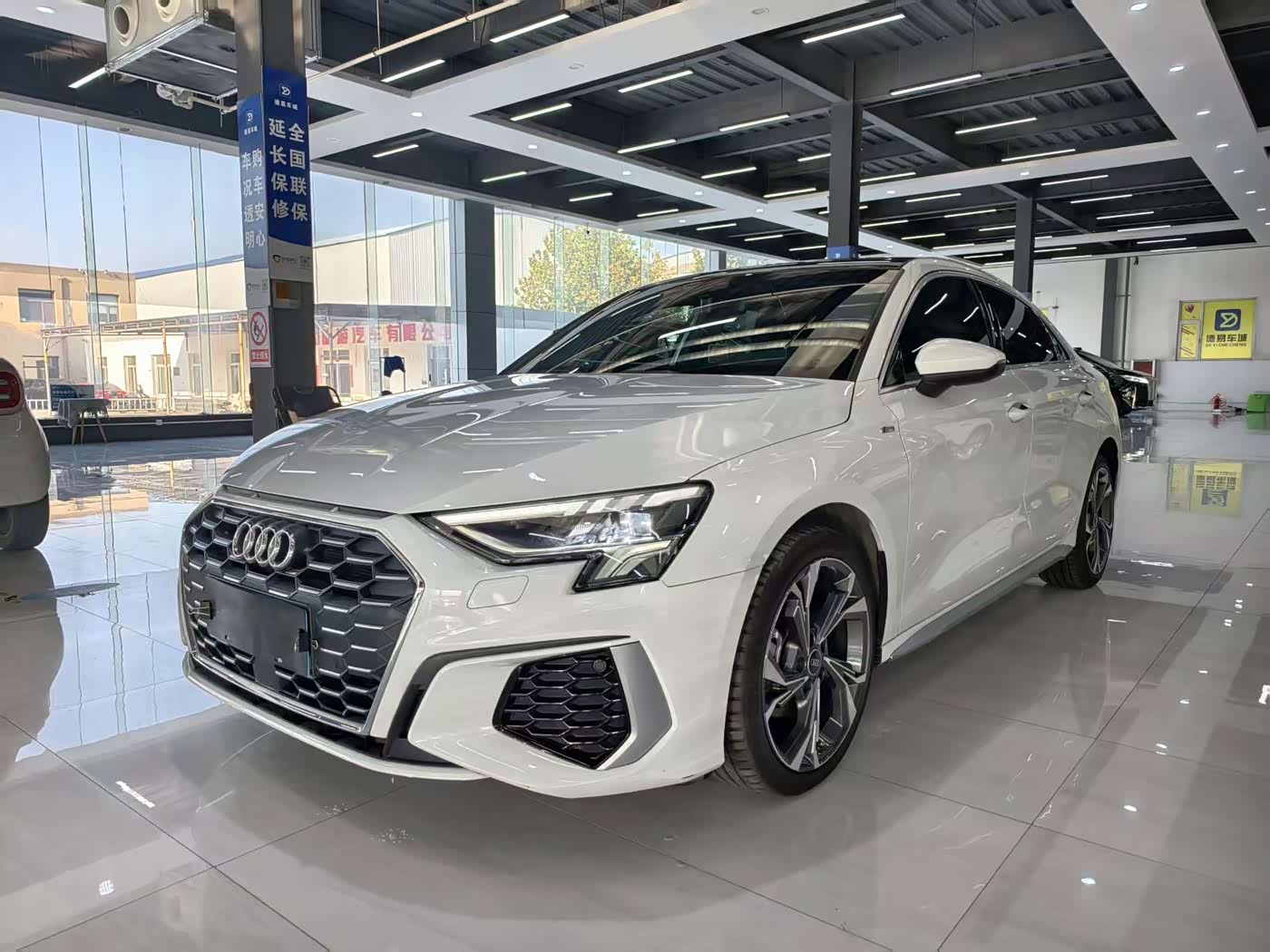 Audi A3 1.4 л 2022 г. Белый, пробег 24000 км