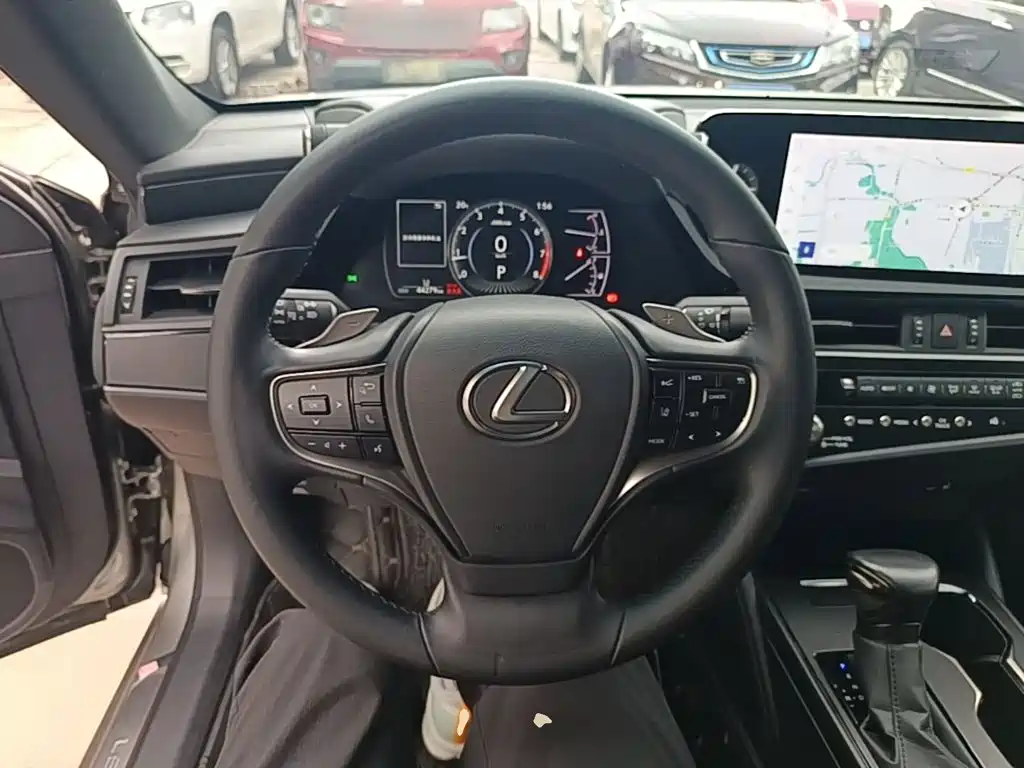 Lexus ES — миниатюра 11