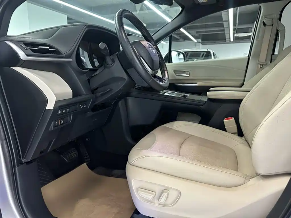 Toyota Sienna — миниатюра 10