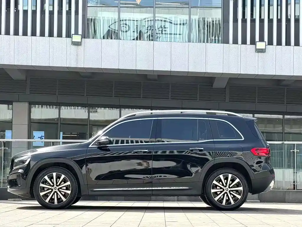 Mercedes-Benz GLB — миниатюра 9