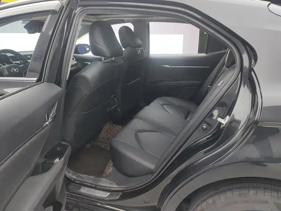 Toyota Camry — миниатюра 11