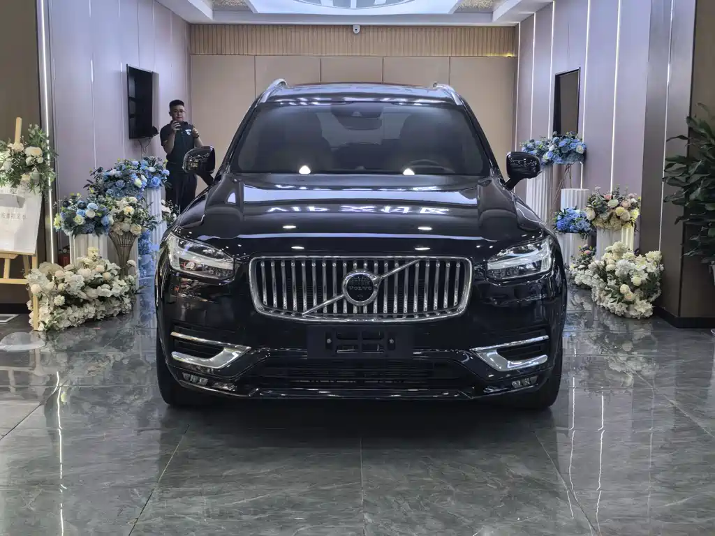 Volvo XC90 2021 B6 Luxury 7 мест