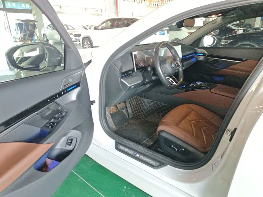 BMW 5 Series — миниатюра 16