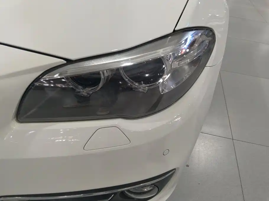 BMW 5 Series — миниатюра 5