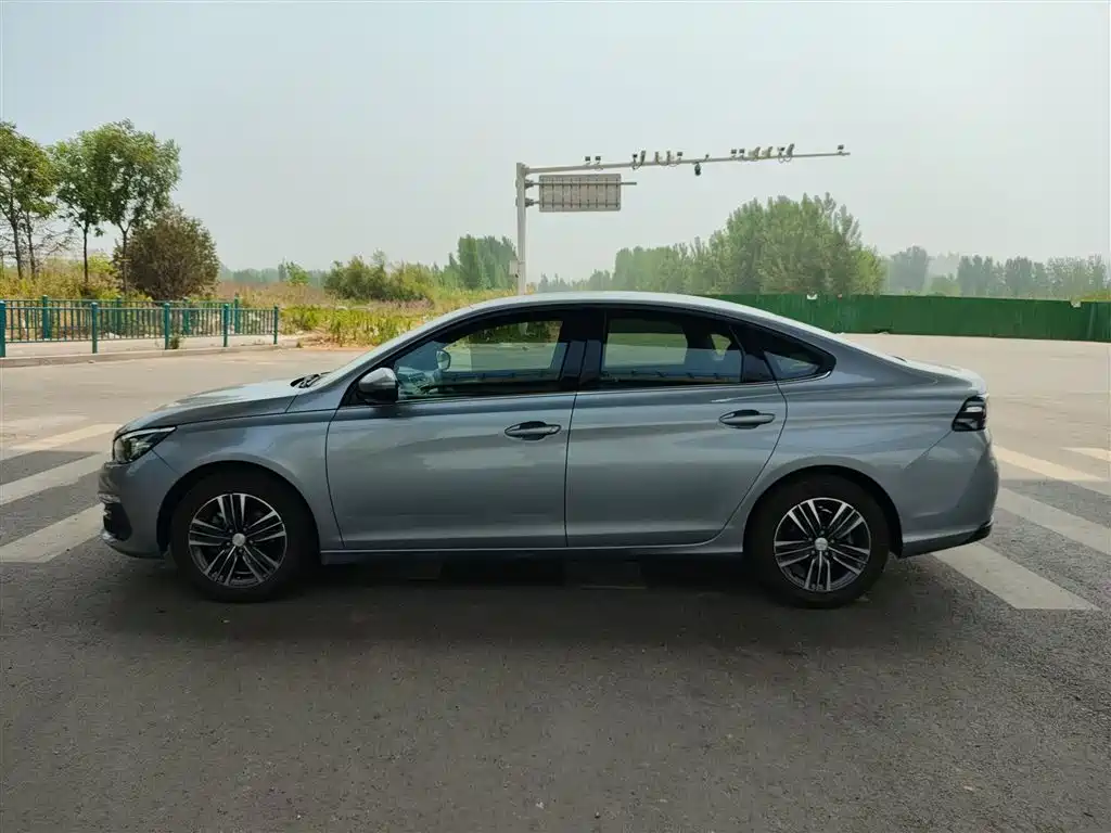 PEUGEOT  308