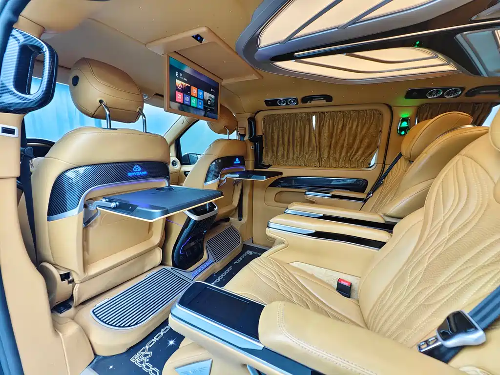 Mercedes-Benz Vito 2023 2.0T 7 мест