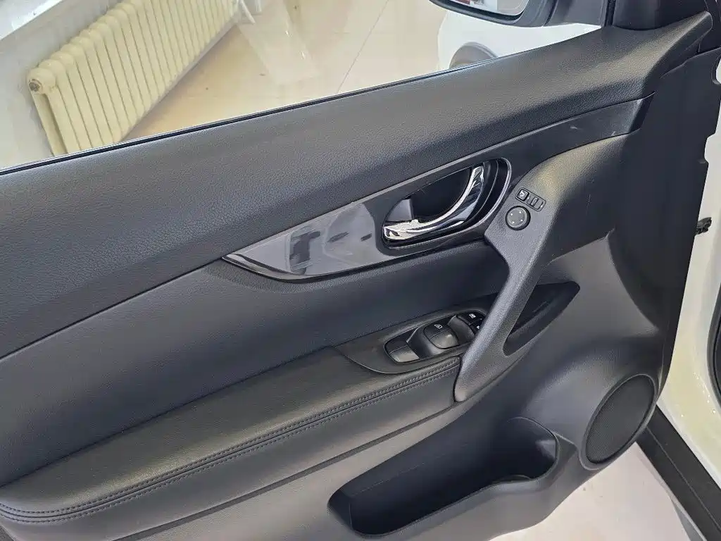 Nissan X-Trail — миниатюра 8