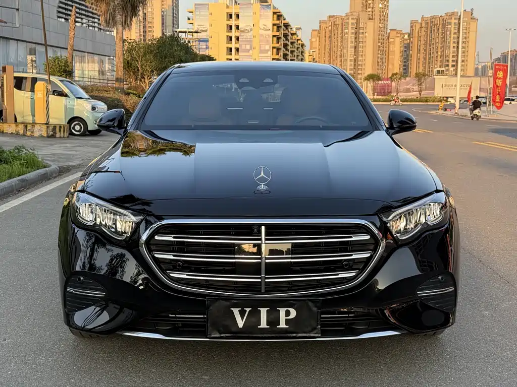 Mercedes-Benz E-Class — миниатюра 2