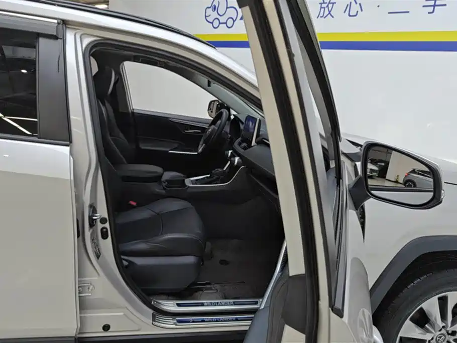 Toyota Wildlander 2020 2.0L CVT Luxury