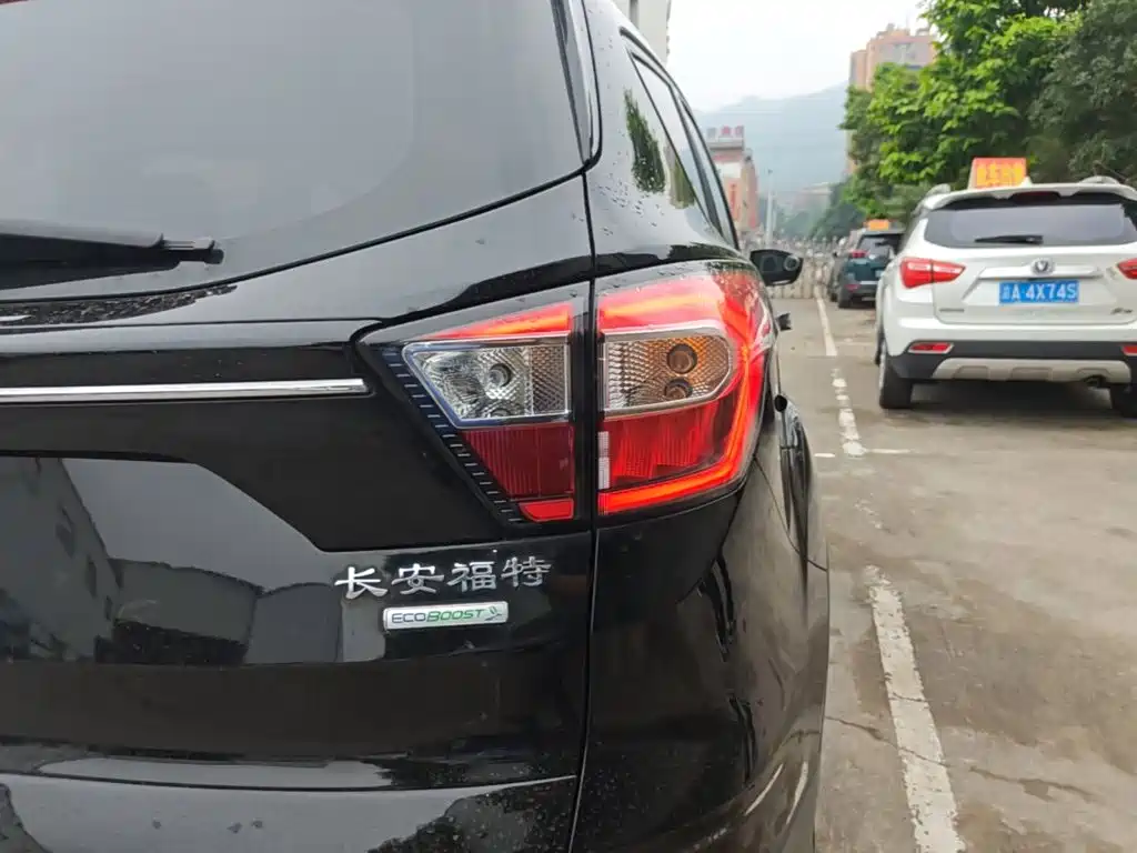 Ford Kuga — миниатюра 8