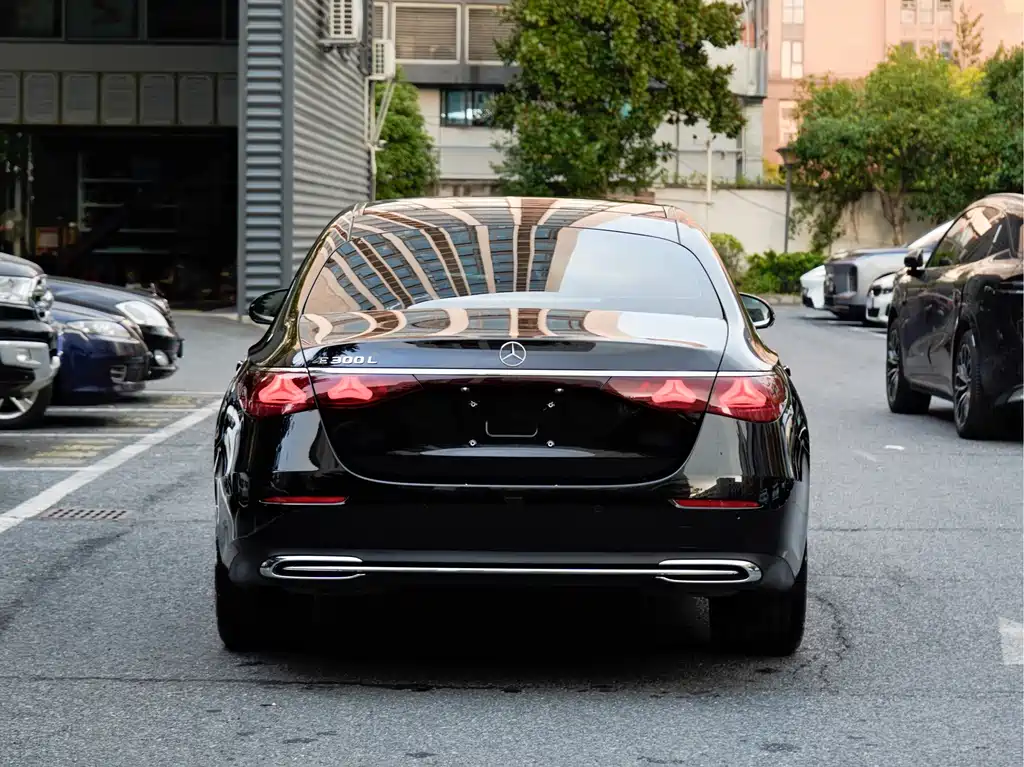 Mercedes-Benz E-Class — миниатюра 5