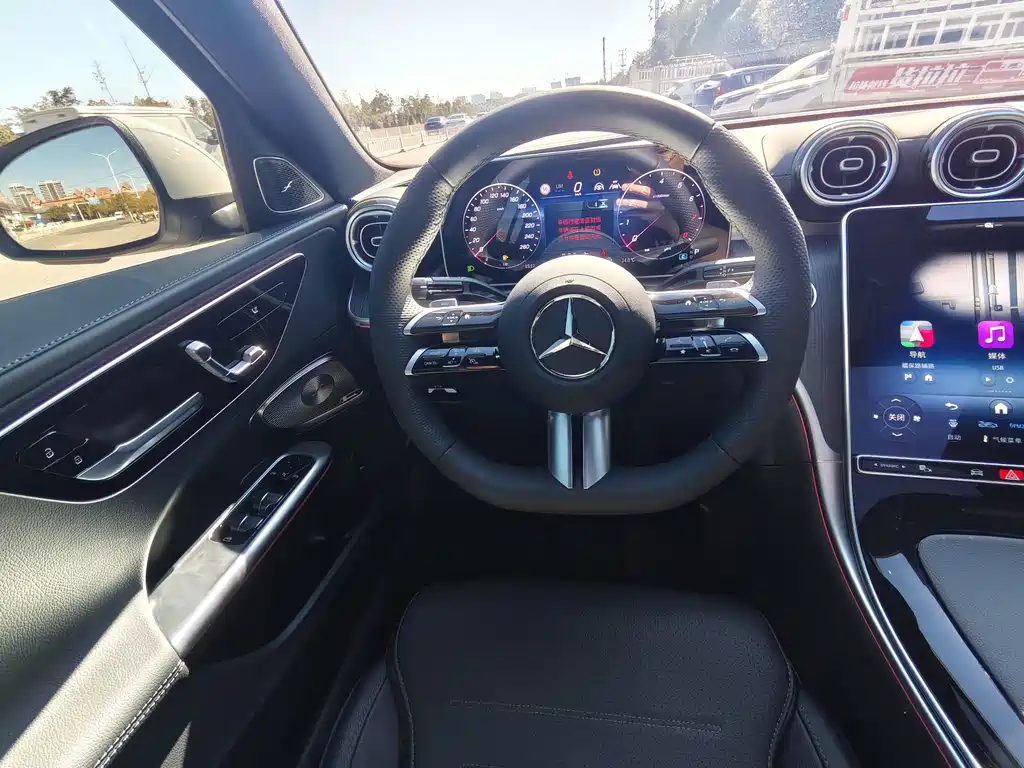Mercedes-Benz C-Class — миниатюра 13