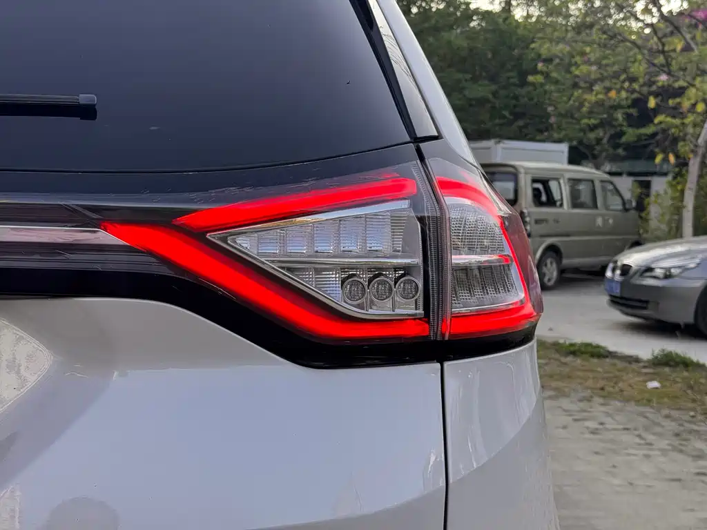 Ford Edge — миниатюра 14