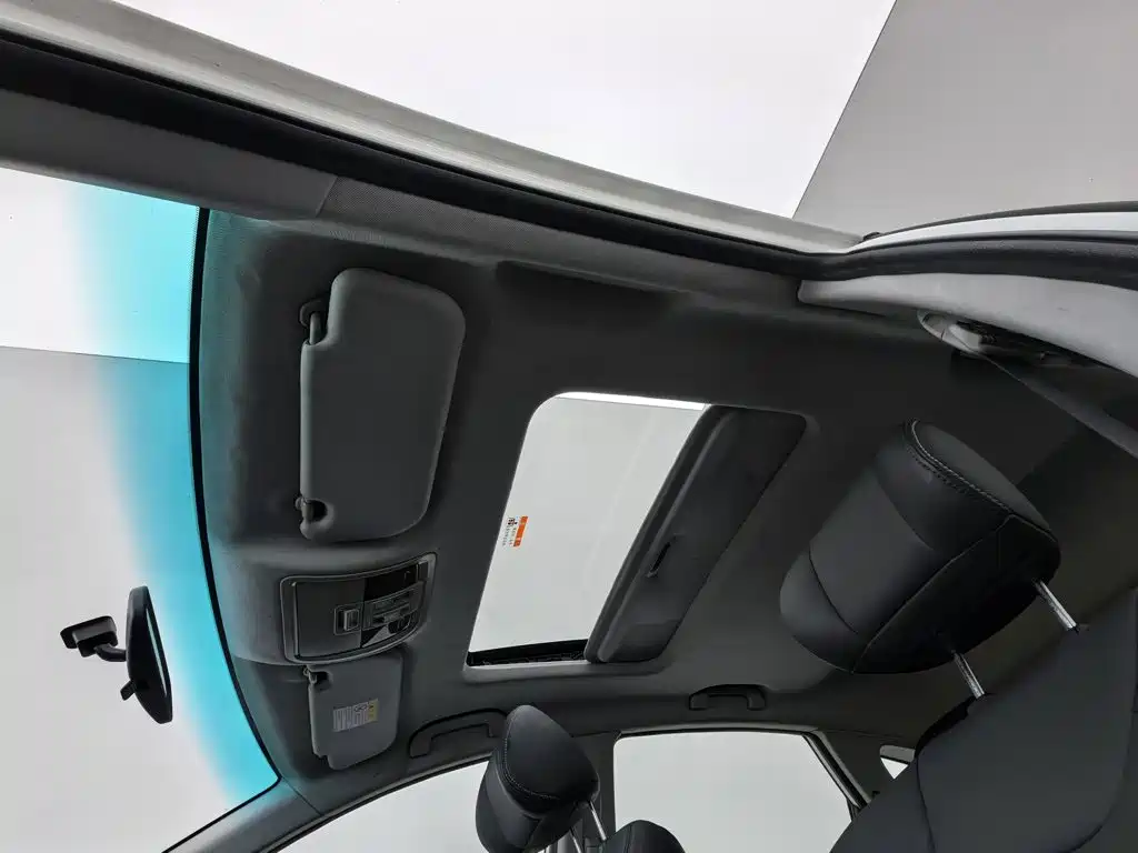 Luxgen U6 — миниатюра 14