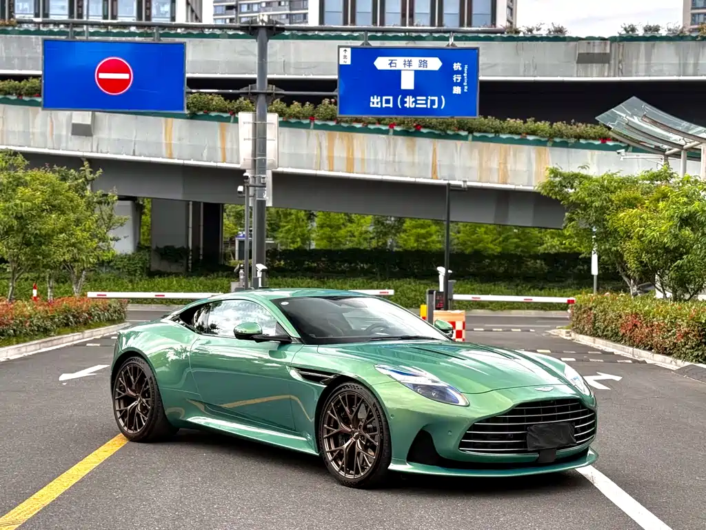 Aston Martin DB12 2023 4.0T V8 Coupe
