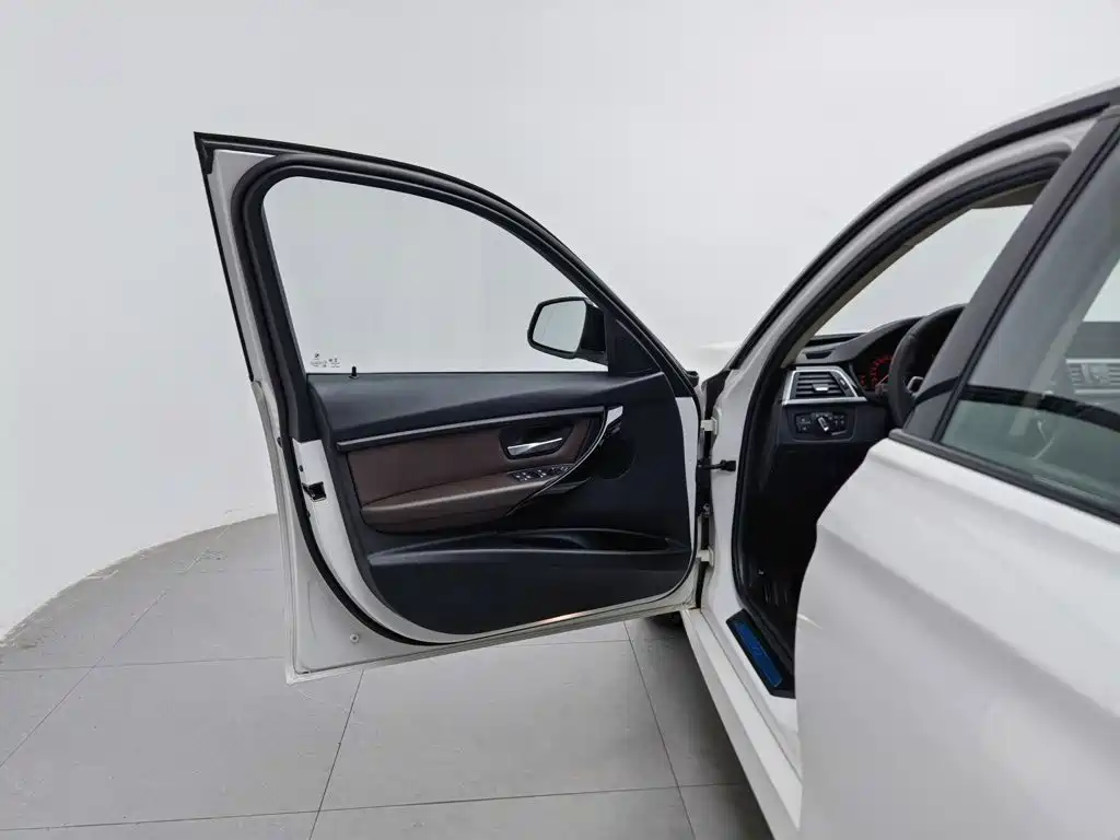 BMW 3 Series — миниатюра 8