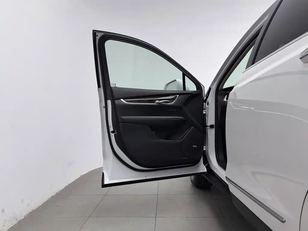 Cadillac XT5 — миниатюра 8