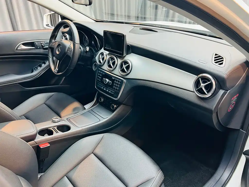 Mercedes-Benz GLA 2015 GLA 200 Fashion