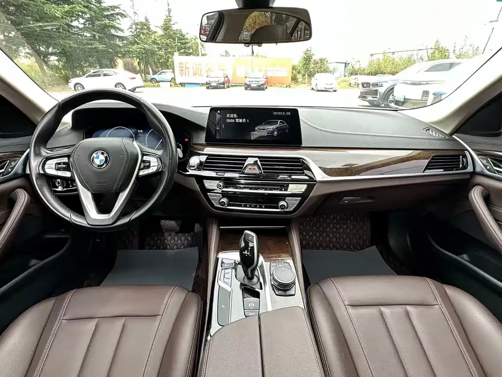 BMW 5 Series — миниатюра 8