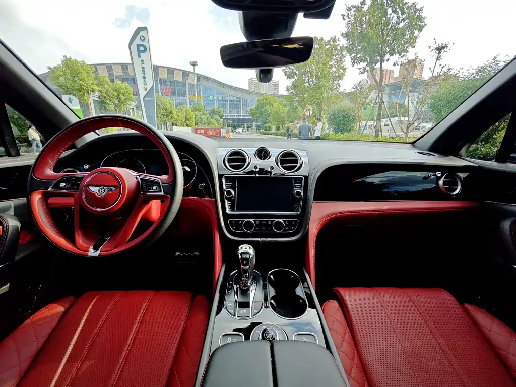 Bentley Bentayga — миниатюра 7