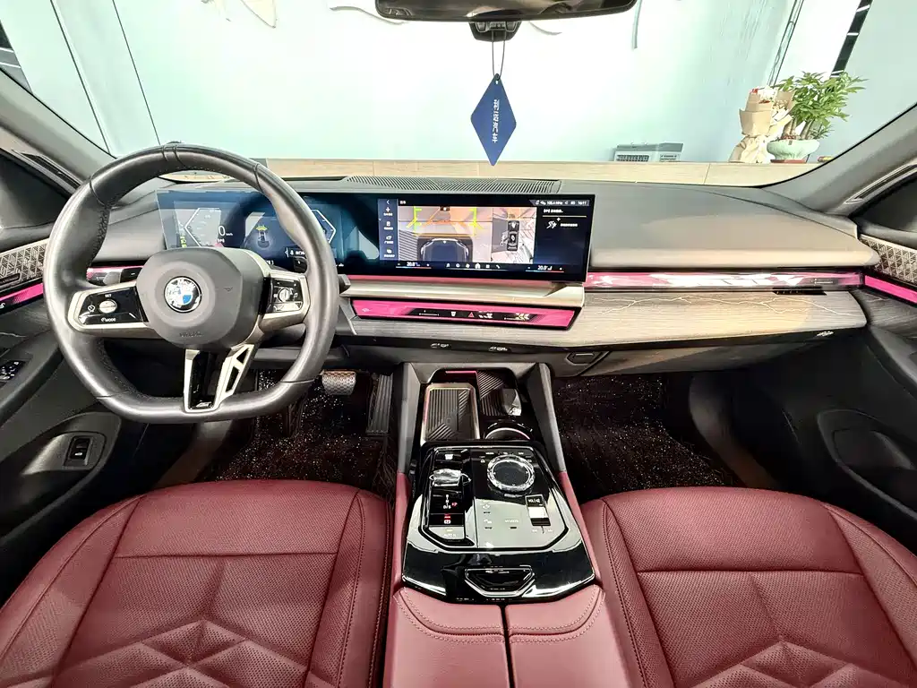 BMW 5 Series — миниатюра 7
