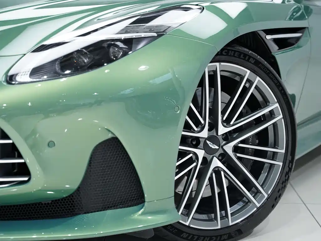 Aston Martin DB12 — миниатюра 4