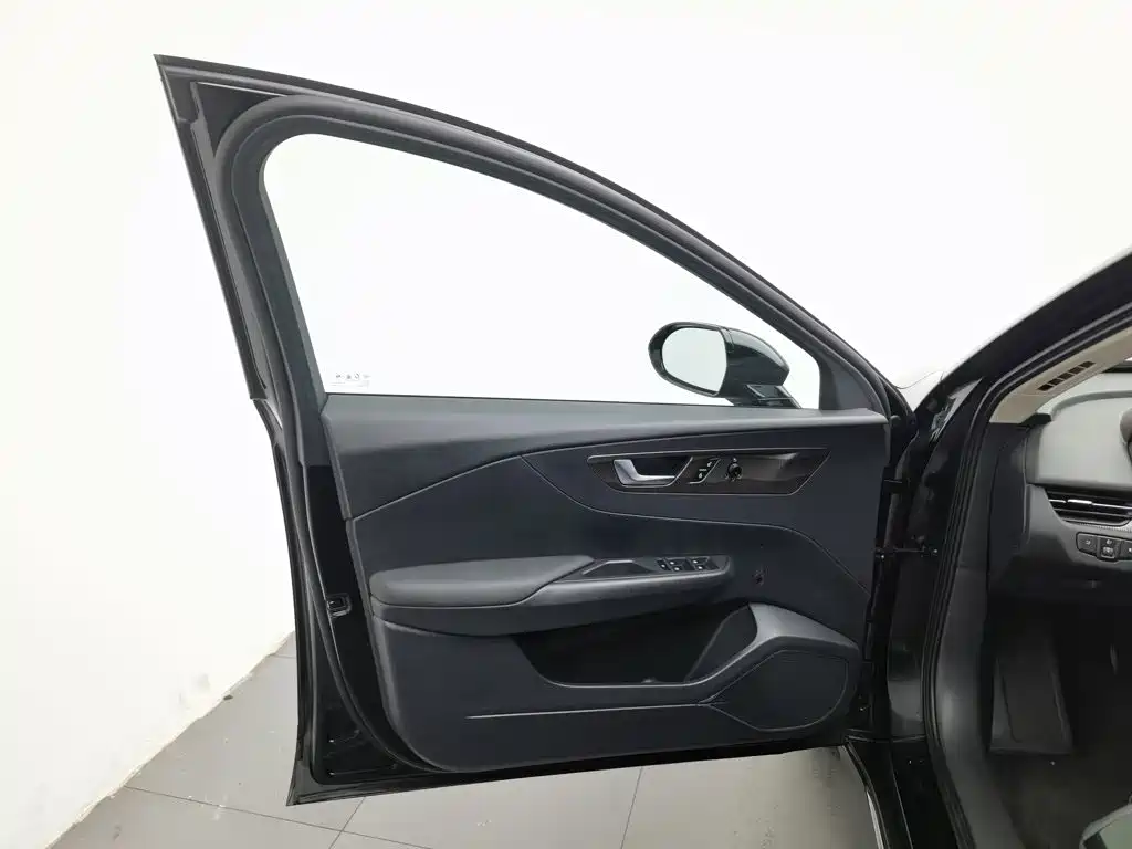 Hongqi Hongqi E-QM5 — миниатюра 8