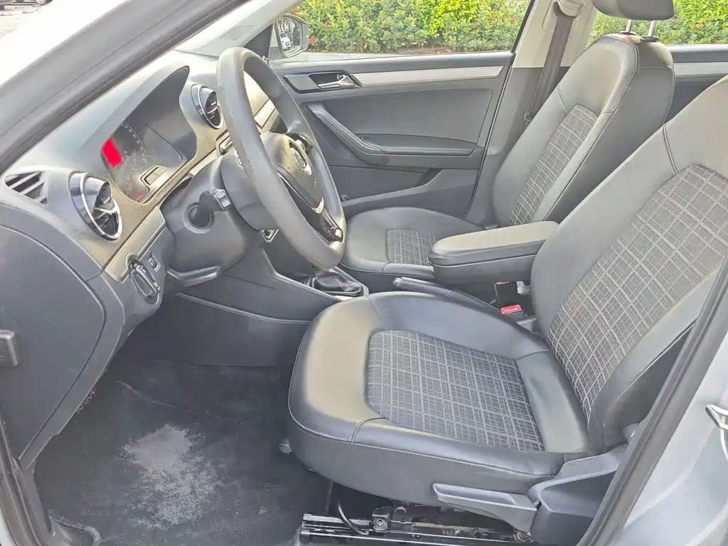 Volkswagen Jetta — миниатюра 7