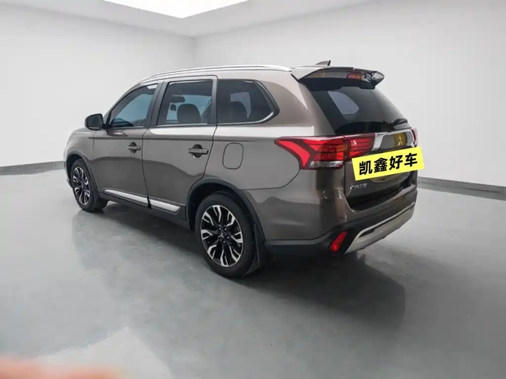 MITSUBISHI OUTLANDER