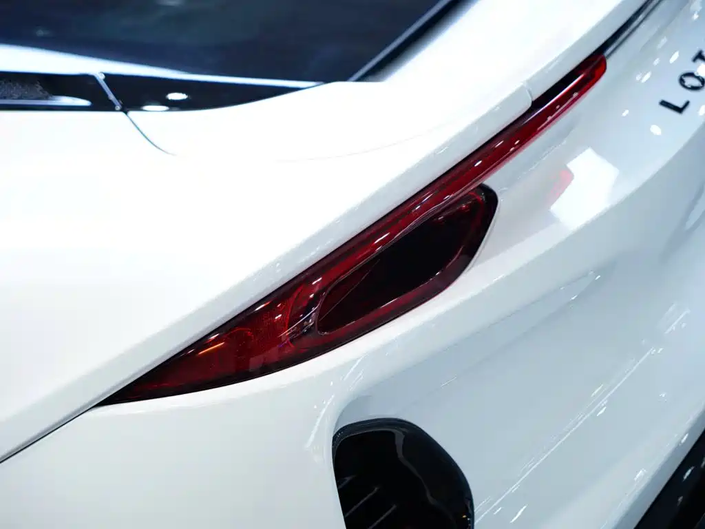 Lotus Emira — миниатюра 8