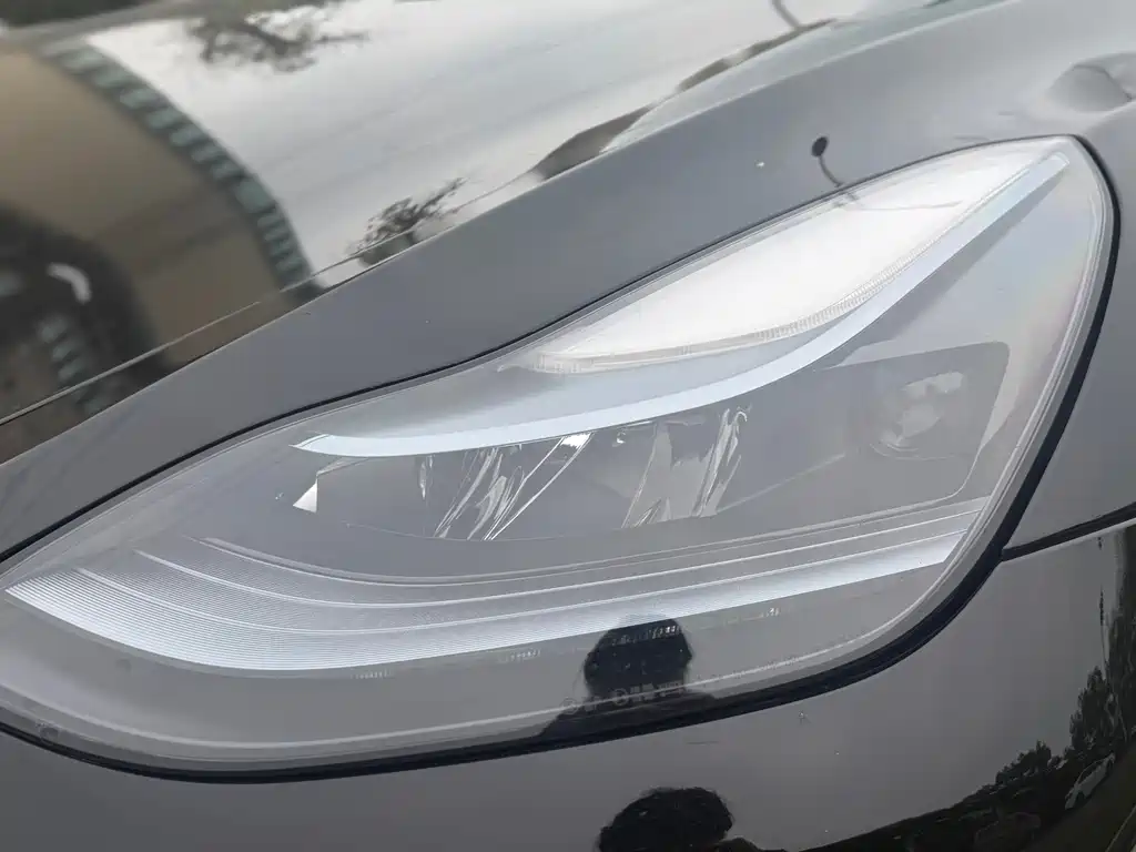 Tesla Model Y — миниатюра 16