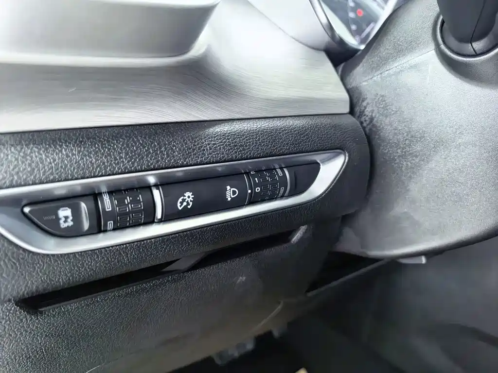 Geely Binyue — миниатюра 9