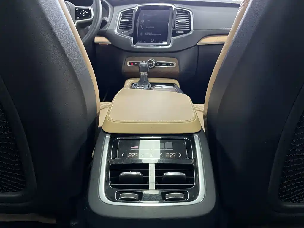 Volvo XC90 — миниатюра 6